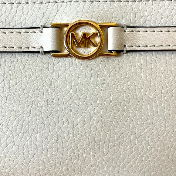 Michael Kors, Reed, Bifold Pebbled Leather Snap Wallet with Gold Accent, NEW - Picture 3 of 11
